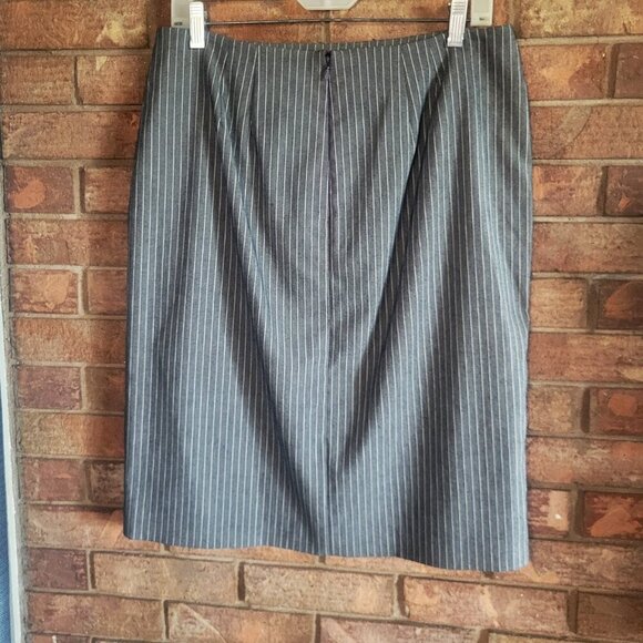Ann Taylor Gray Pinstriped Lined Pencil Skirt w/Front Slit - Size 12 - Picture 3 of 10